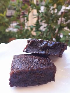 Une photo de Cake moelleux à la sauce chocolat