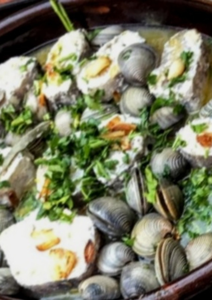 Una foto de Cazuela de pescado con almejas