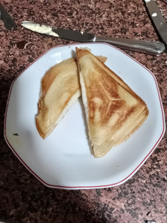 Una foto de Sándwich grill de jamón serrano