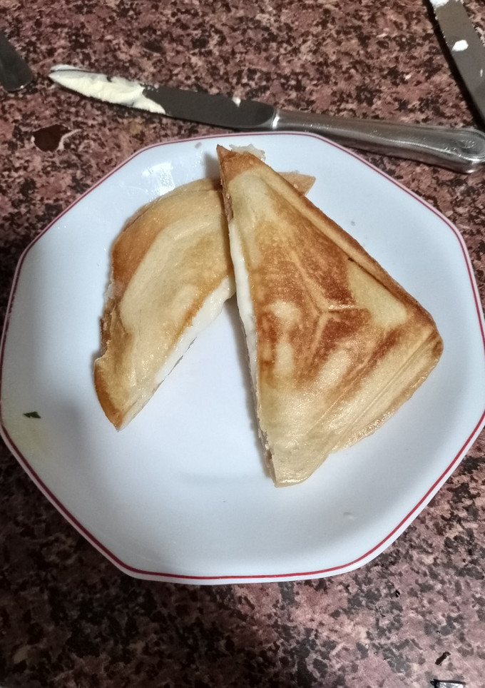 Una foto de Sándwich grill de jamón serrano