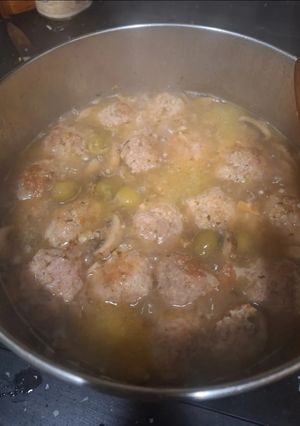 Foto principal de Albóndigas en salsa con aceitunas