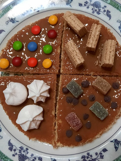 Una foto de Pastel de pionono con dulce de leche