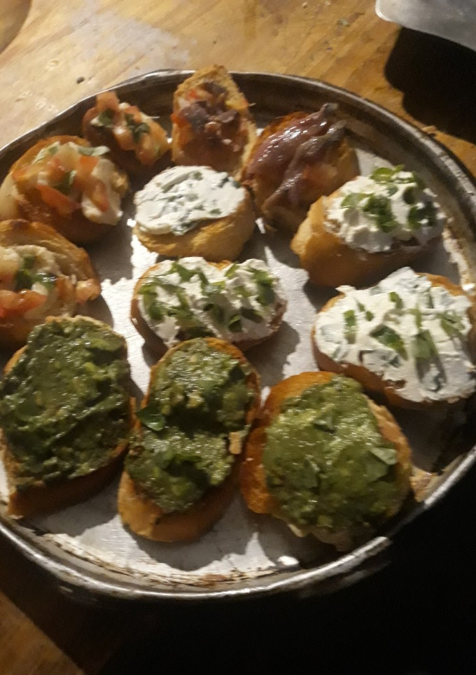 Una foto de Bruschettas