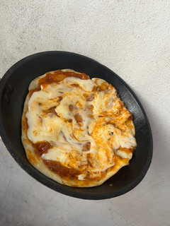 Una foto de Pizza sin levadura al sartén!!
