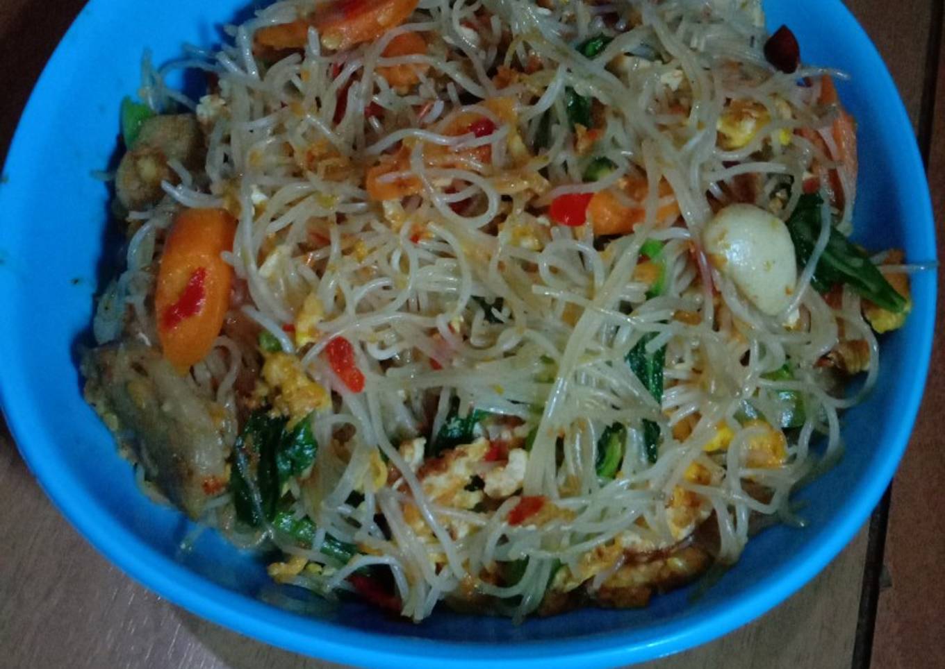 Bihun goreng baso ikan dan baso sapi