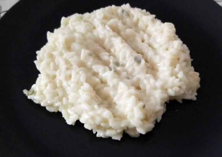 Step-by-Step Guide to Prepare Qualsiasi sera della settimana Risotto al Gorgonzola in pentola a pressione