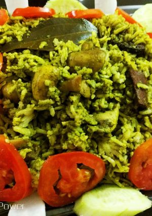 A picture of Dawat basmati brown rice mushroom spinach veg biryani.