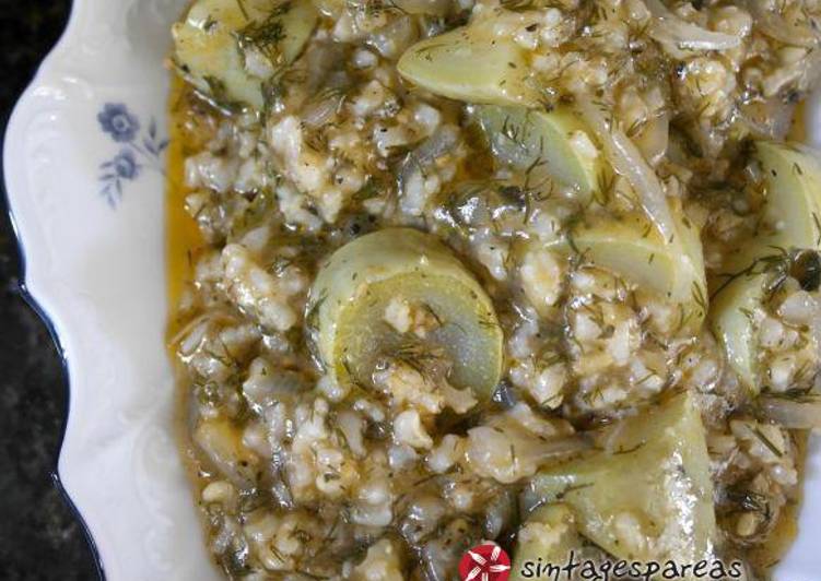 Zucchini rice with tomato and herbs