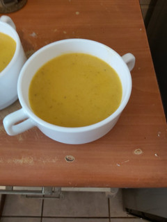 Una foto de Sopa de zanahoria y leche de coco