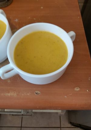 Una foto de Sopa de zanahoria y leche de coco