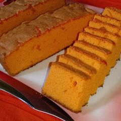 A picture of Fresh Orange cake with peals.