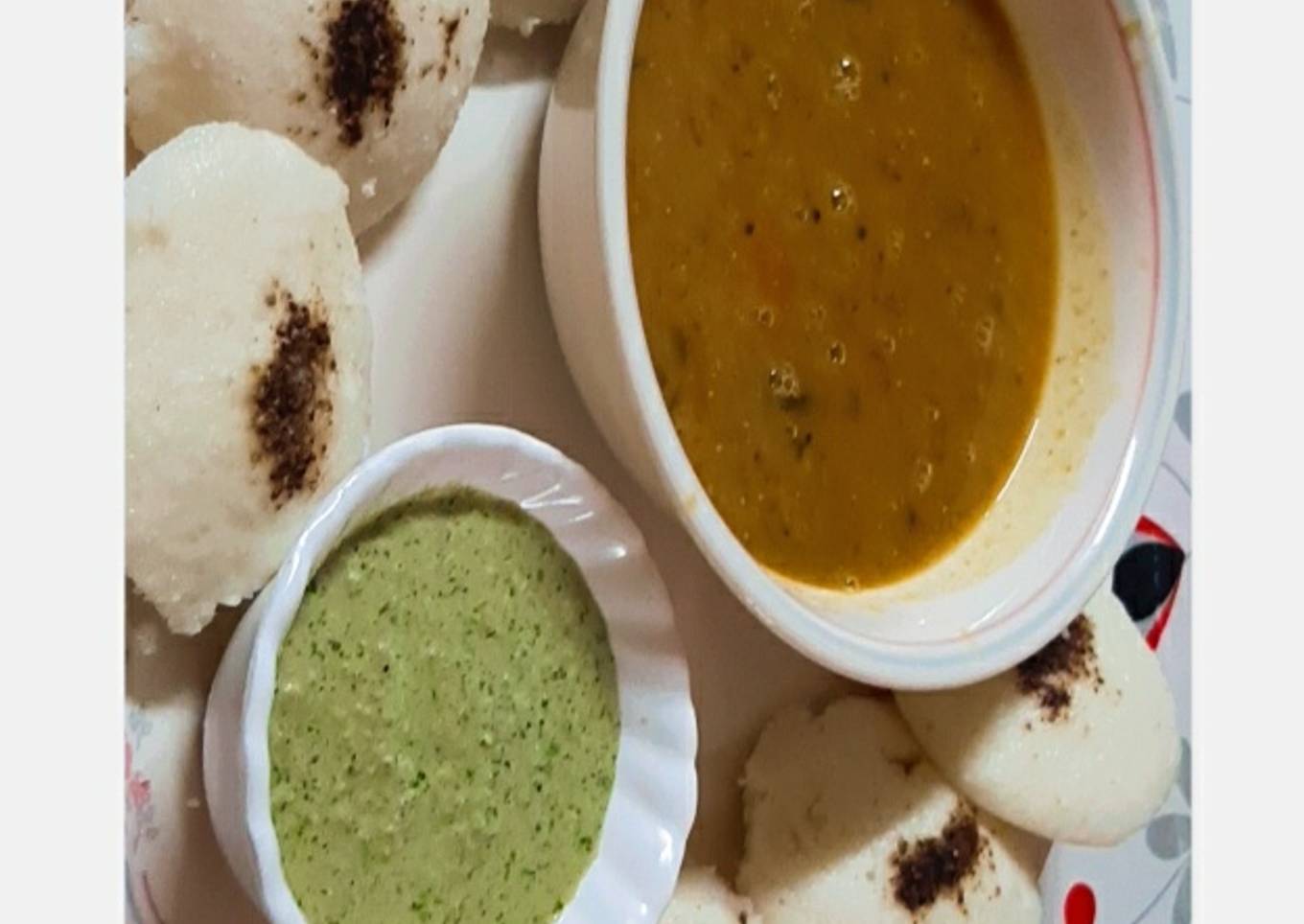 South Indian Platter....Idli Sambhar with Coconut Chutney.