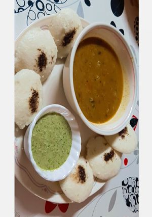 A picture of South Indian Platter....Idli Sambhar with Coconut Chutney..