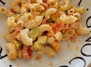 Una foto de ensalada de coditos