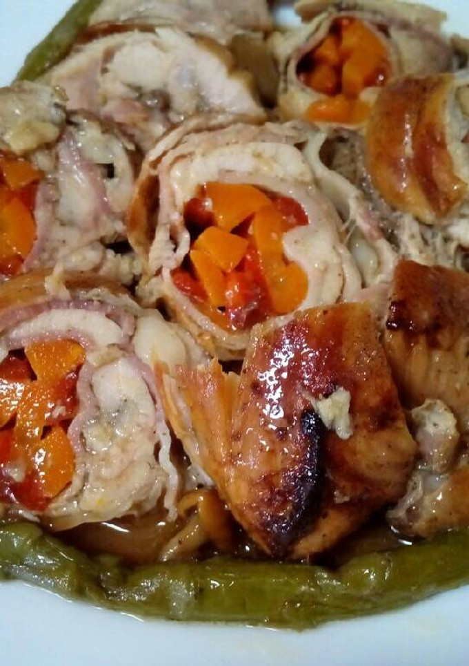 Una foto de Pollo relleno con verduras y bacon