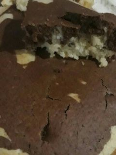Una foto de Torta marmolada sin leche, manteca ni huevo