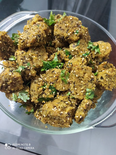 પાલક મેથી ના મૂઠીયા (Palak Methi Muthia Recipe In Gujarati) રેસીપી મુખ્ય ફોટો
