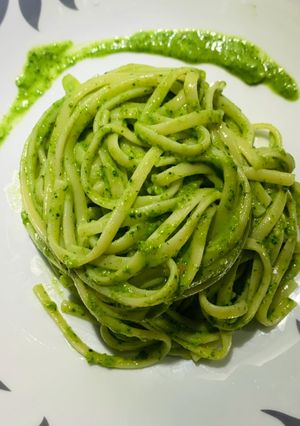 Una foto de Pastas con salsa verde