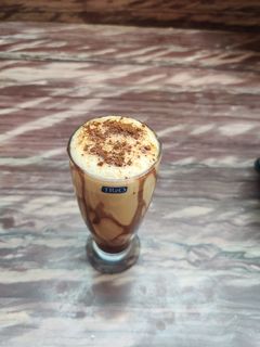 कोल्ड कॉफी(cold coffee recipe in hindi) रेसिपी मुख्य फोटो