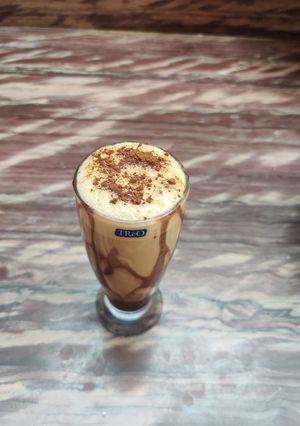 कोल्ड कॉफी(cold coffee recipe in hindi) रेसिपी मुख्य फोटो