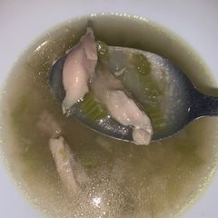 A picture of Clear Chicken Soup.
