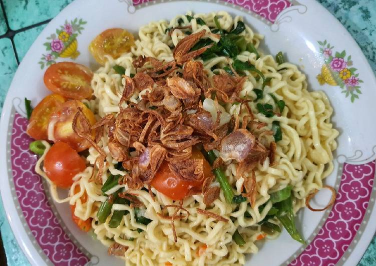 Mie Kangkung (kuah cemek cemek alias kuah dikit) 🙃