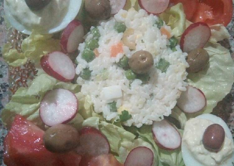 Manière simple pour faire Super rapide Fait maison Salade composée au riz