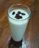 Smoothie de plátano enano, mango y pasás