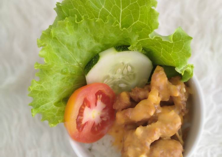 Langkah Mudah untuk Menyiapkan Mini Chicken Ricebowl Cheese Sauce yang merasakan kenyamanan