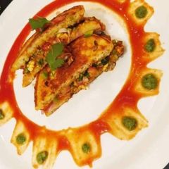 A picture of Oats uttapam sandwich.