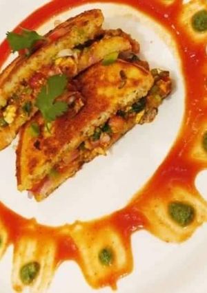 A picture of Oats uttapam sandwich.