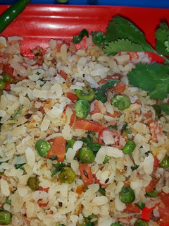 पोहा पुलाव(poha pulao recipe in hindi) रेसिपी मुख्य फोटो