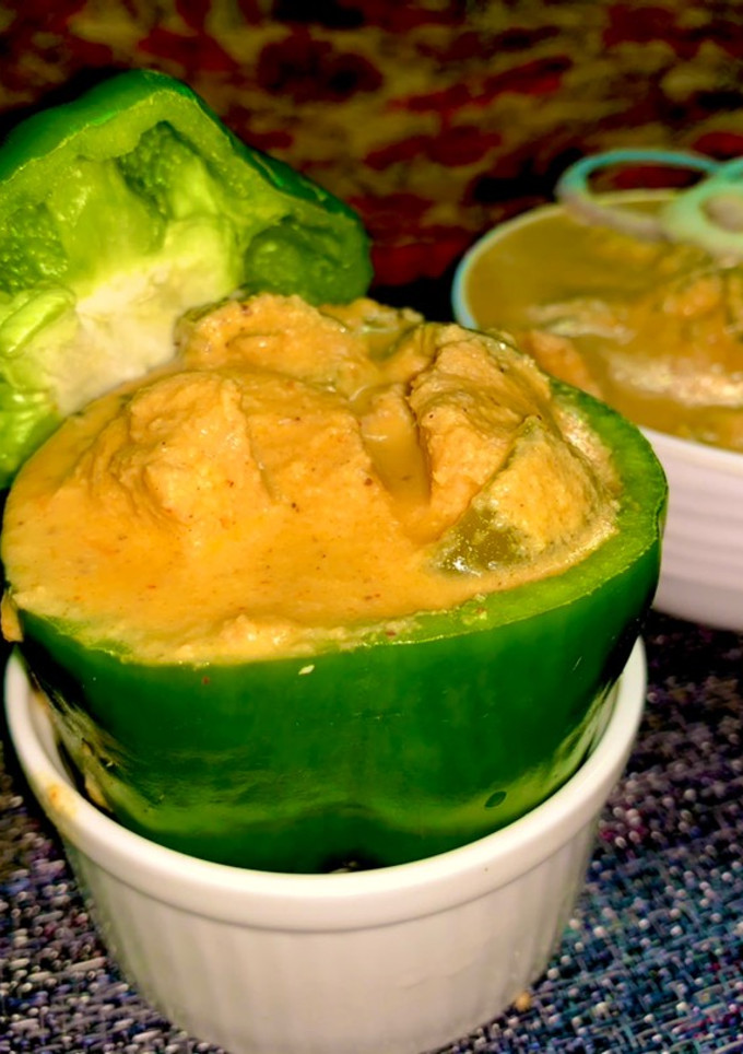 குடைமிளகாய் சிக்கன் கிரேவி (Kudaimilakaai gravy recipe in tamil) செய்முறை முக்கிய புகைப்படம்