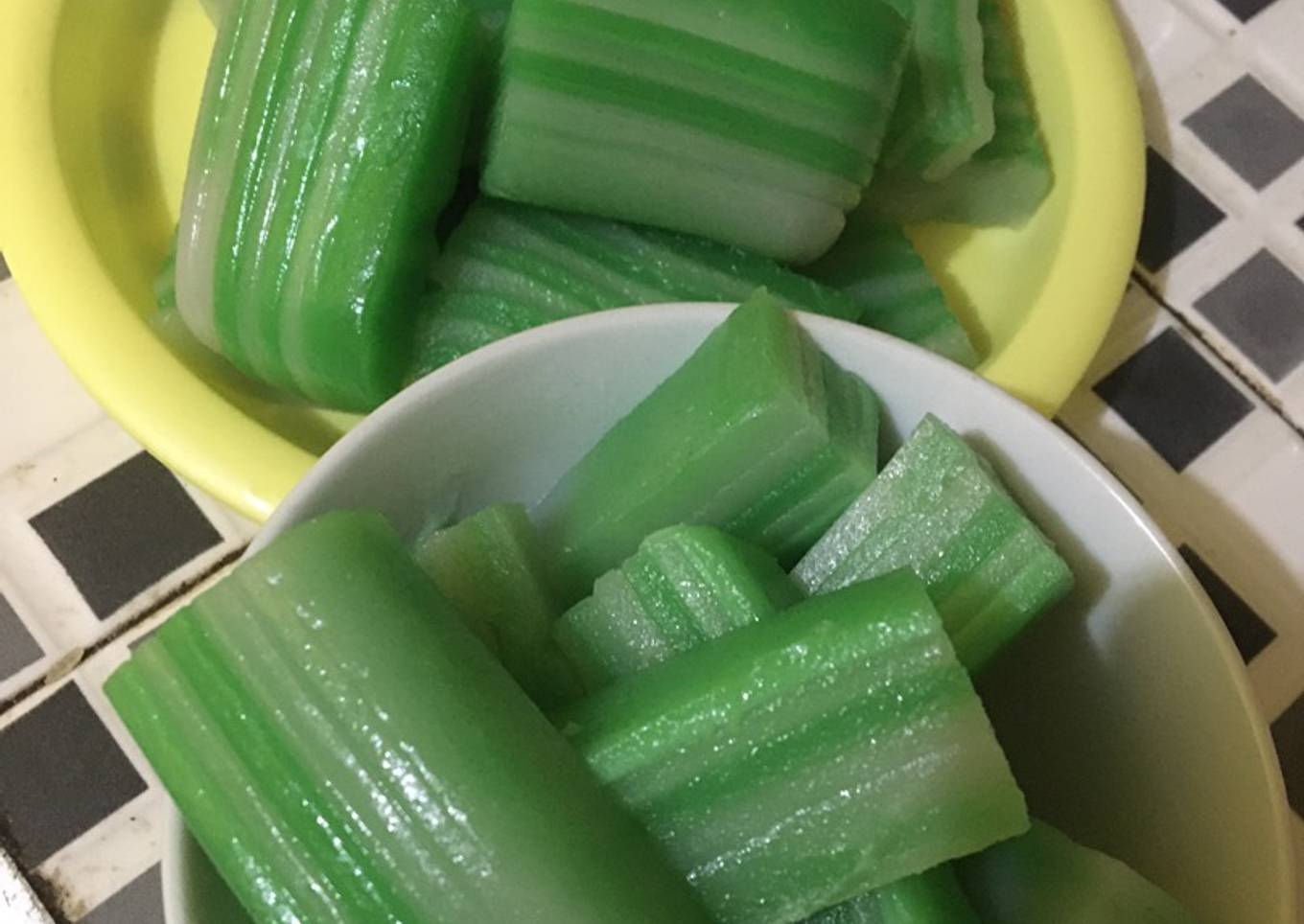 Kue lapis pandan