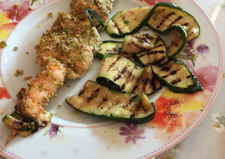 Spiedini di gamberi e salmone con panatura di pistacchi