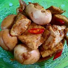 รูปของ Semur tahu dan telur
