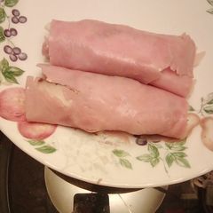 A picture of Ham rolls.