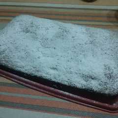 A picture of Brownie de banana y chocolate blanco.