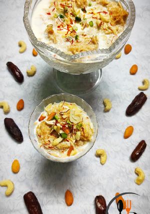 শির খুরমা (Sheer Khurma Recipe In Bengali) রেসিপির প্রধান ছবি