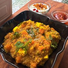 A picture of Veg Quinoa Khichdi with Paneer.