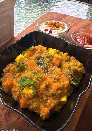 A picture of Veg Quinoa Khichdi with Paneer.