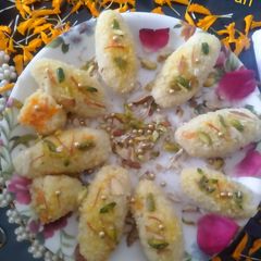 A picture of Carrot halwa stuffed in Kalakand rolls.