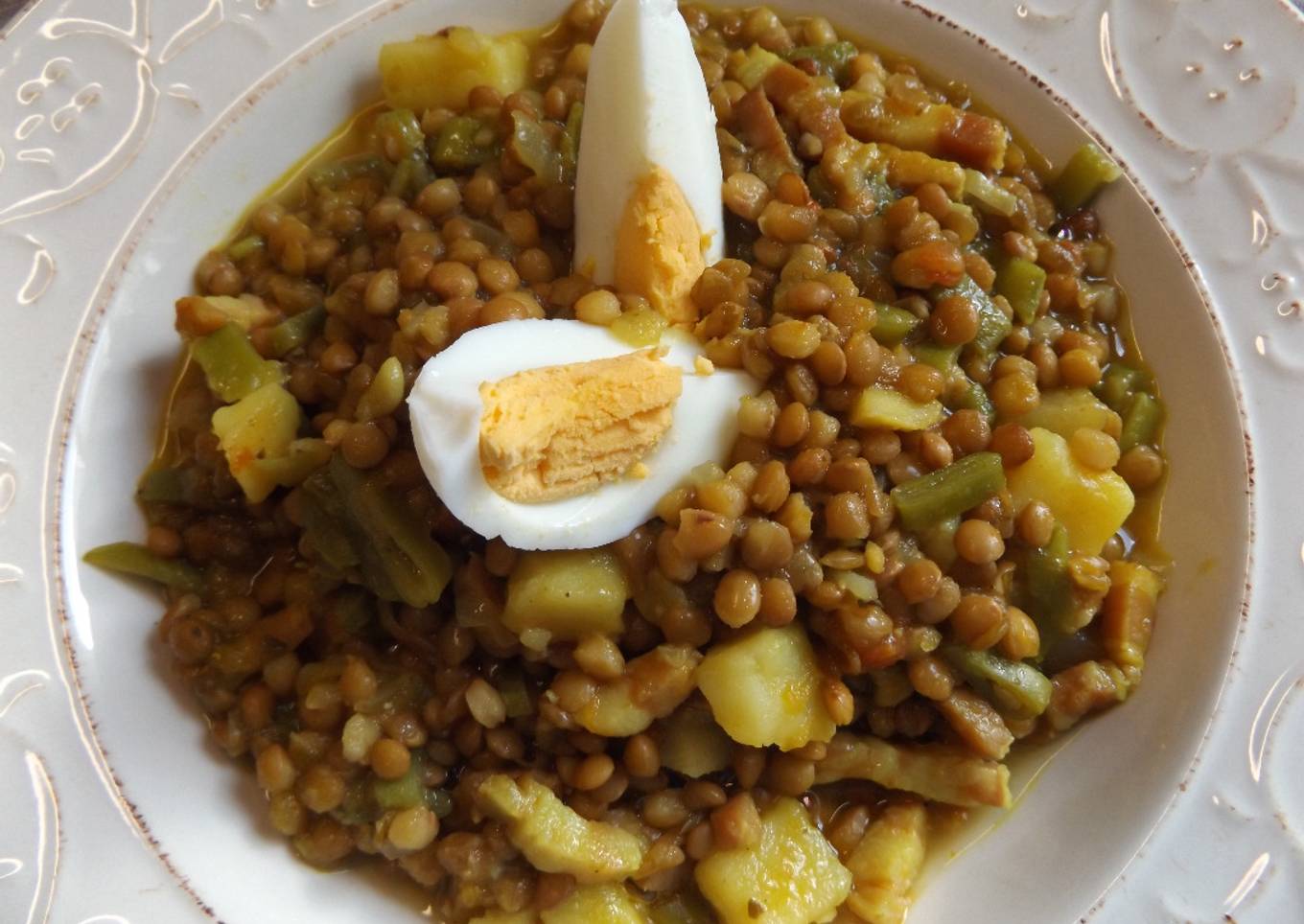 Lentejas con verduras de estación y bacon