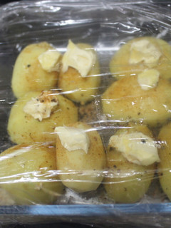 Una foto de Patatas al microondas con mantequilla