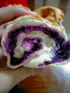 Hình của món Bánh mì khoai lang tím.