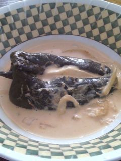 Una foto de Chiles rellenos con leche
