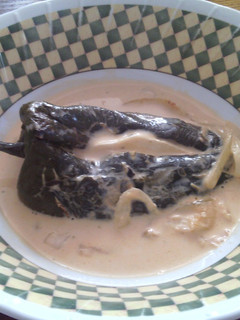 Una foto de Chiles rellenos con leche
