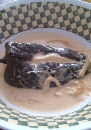 Una foto de Chiles rellenos con leche
