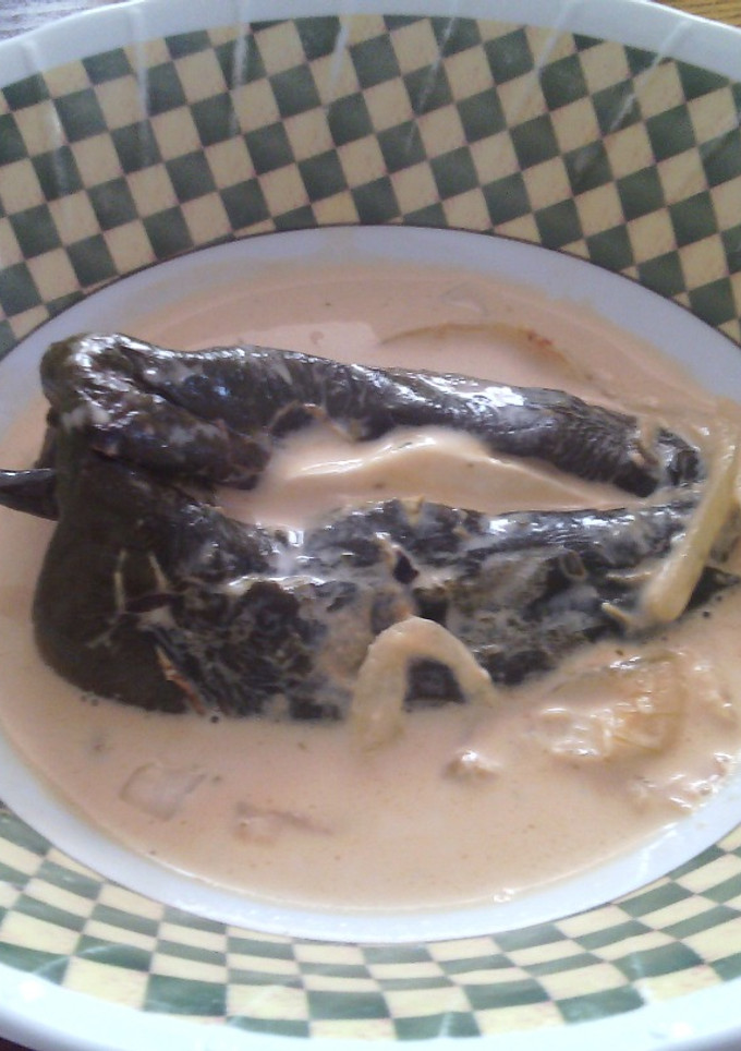 Una foto de Chiles rellenos con leche