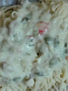 Una foto de Fideos con salsa de leche y cebolla de verdeo